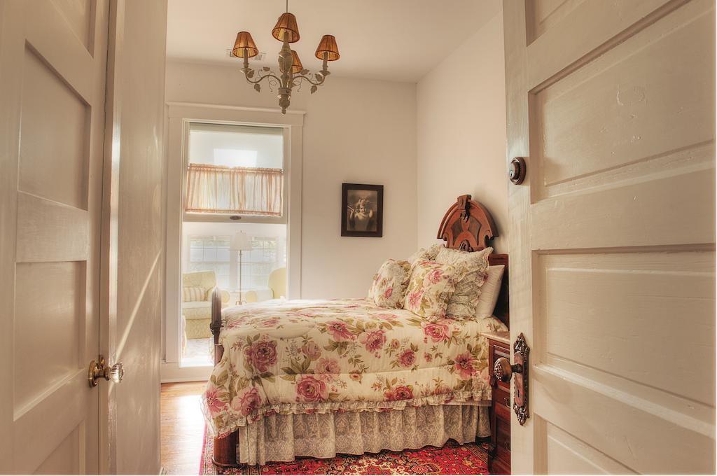 The Jackie O' House Bed And Breakfast Columbus Rum bild
